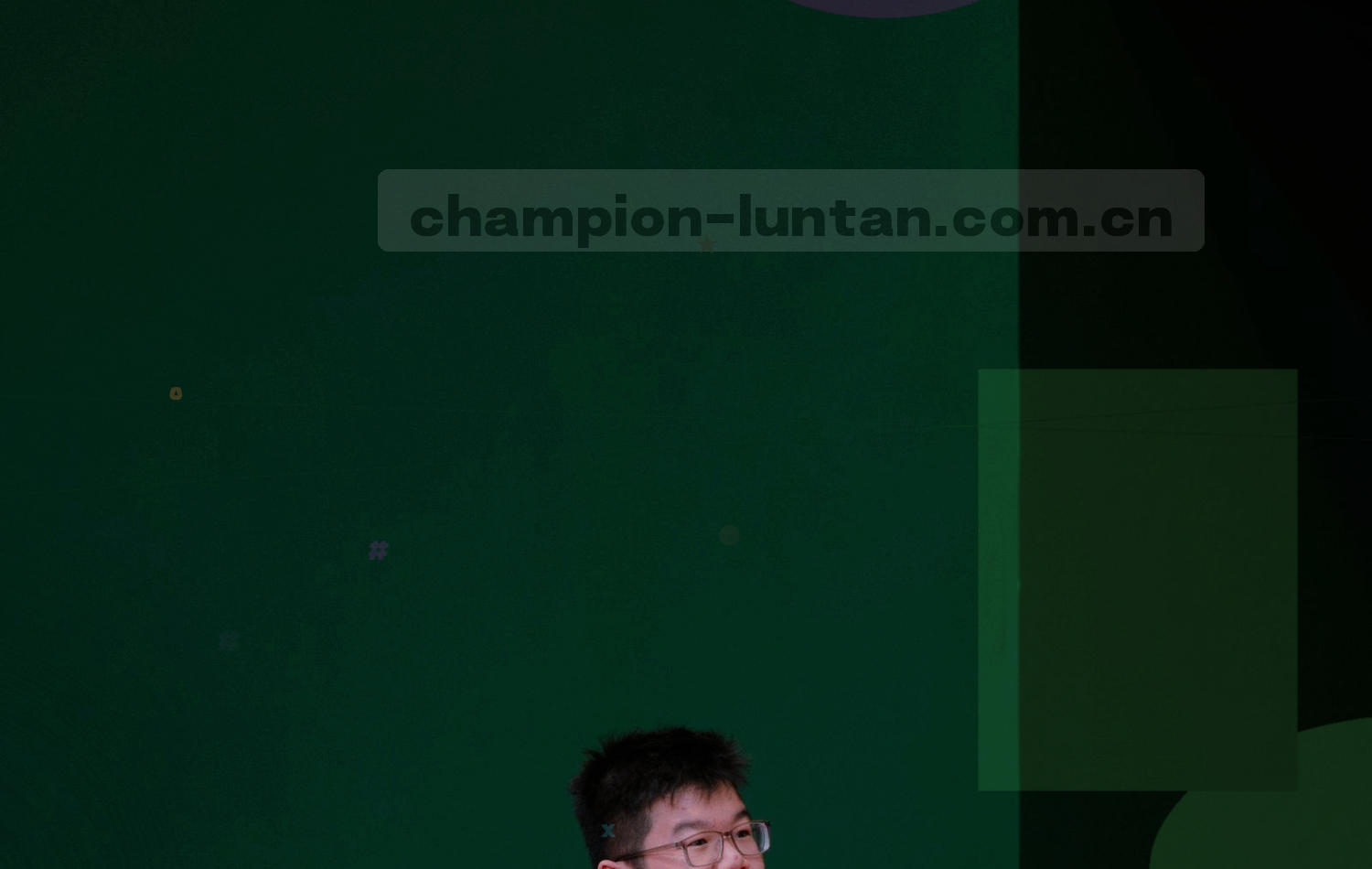 纵向时间轴与版本卡片交叠的等距示意图，深墨蓝底色上分布金色节点